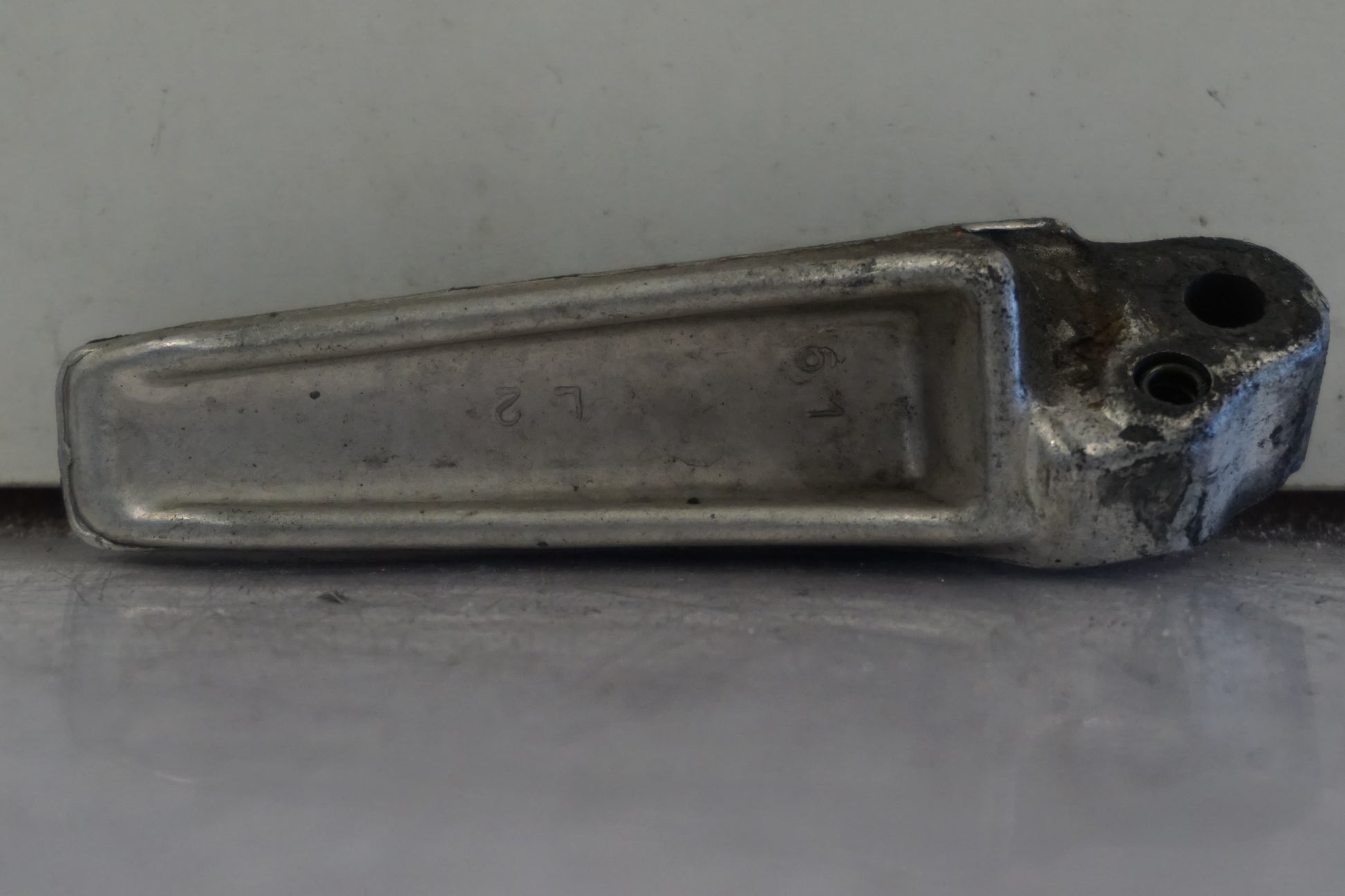 Höger sida på Fotpinne från en Suzuki SV 1000 -2004 motorcykel.