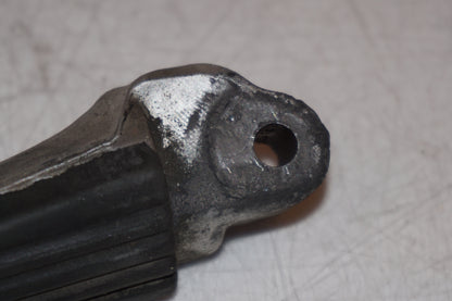 Snett uppifrån på Fotpinne från en Suzuki SV 1000 -2004 motorcykel.