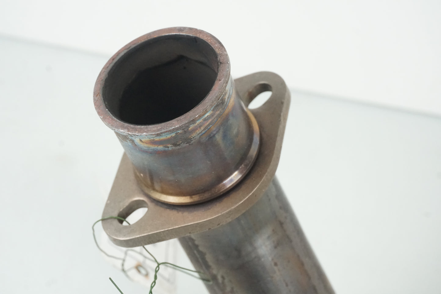 Baksidan på Grenrör från en Ducati Monster 696 -2008 motorcykel.