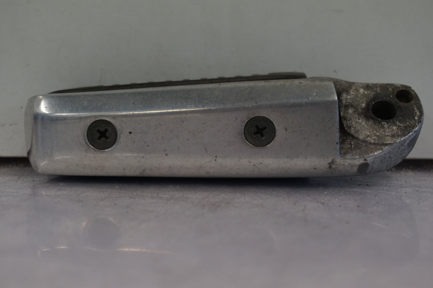 Höger sida på Fotpinne från en Suzuki DL 1000 -2004 motorcykel.