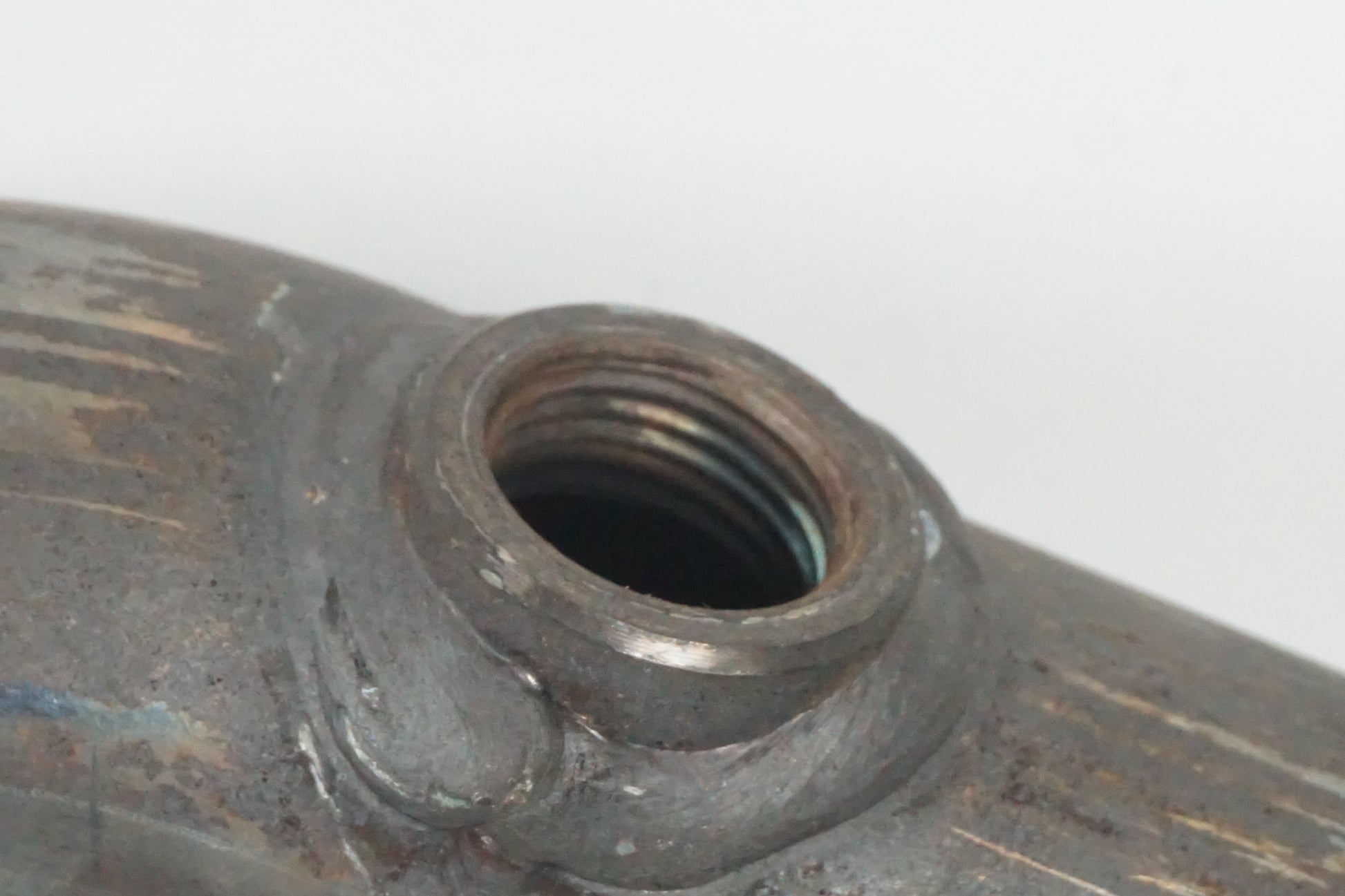 Snett uppifrån på Grenrör från en Ducati Monster 696 -2008 motorcykel.