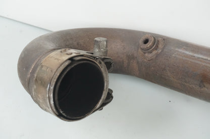 Snett nerifrån på Grenrör från en Ducati Monster 696 -2008 motorcykel.