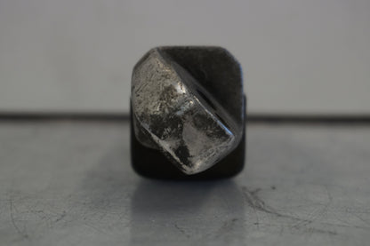 Snett nerifrån på Fotpinne från en Suzuki DL 1000 -2004 motorcykel.