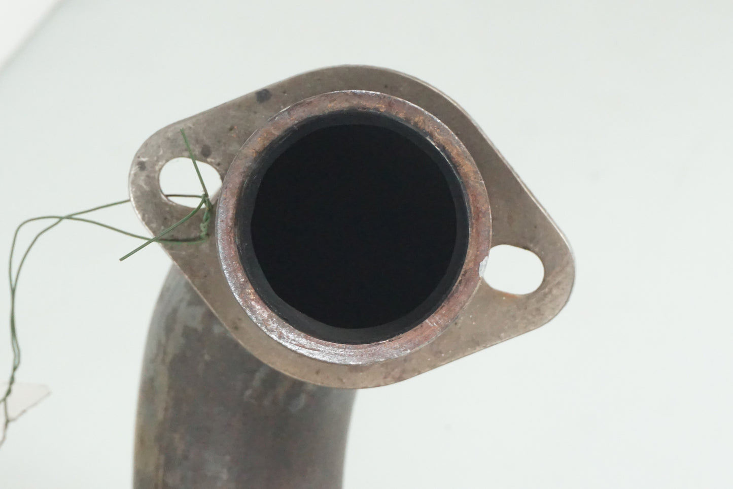 Baksidan på Grenrör från en Ducati Monster 696 -2008 motorcykel.