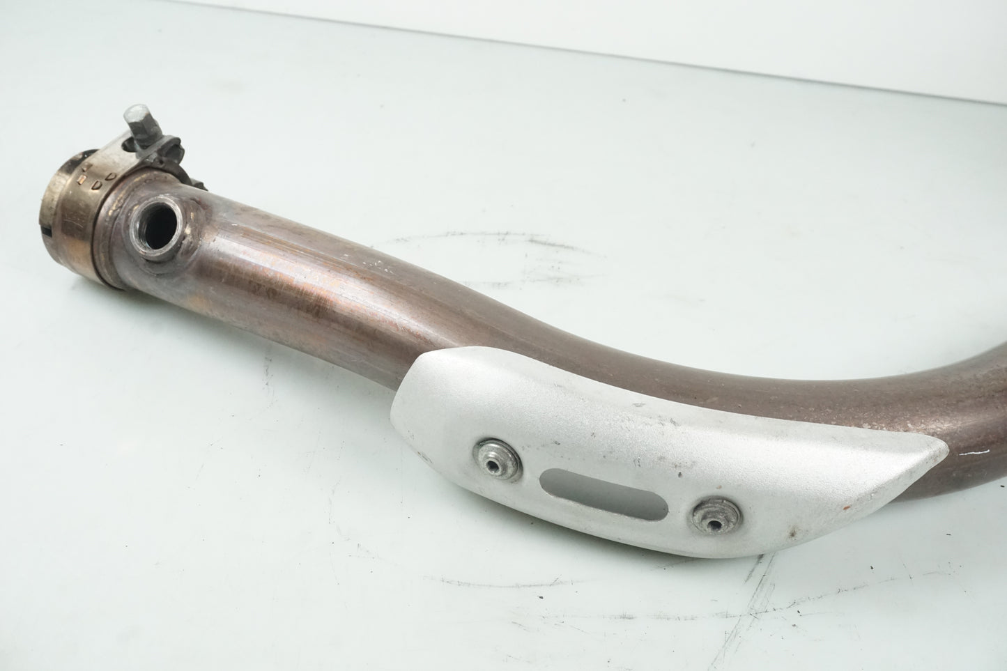 Höger sida på Grenrör från en Ducati Monster 696 -2008 motorcykel.