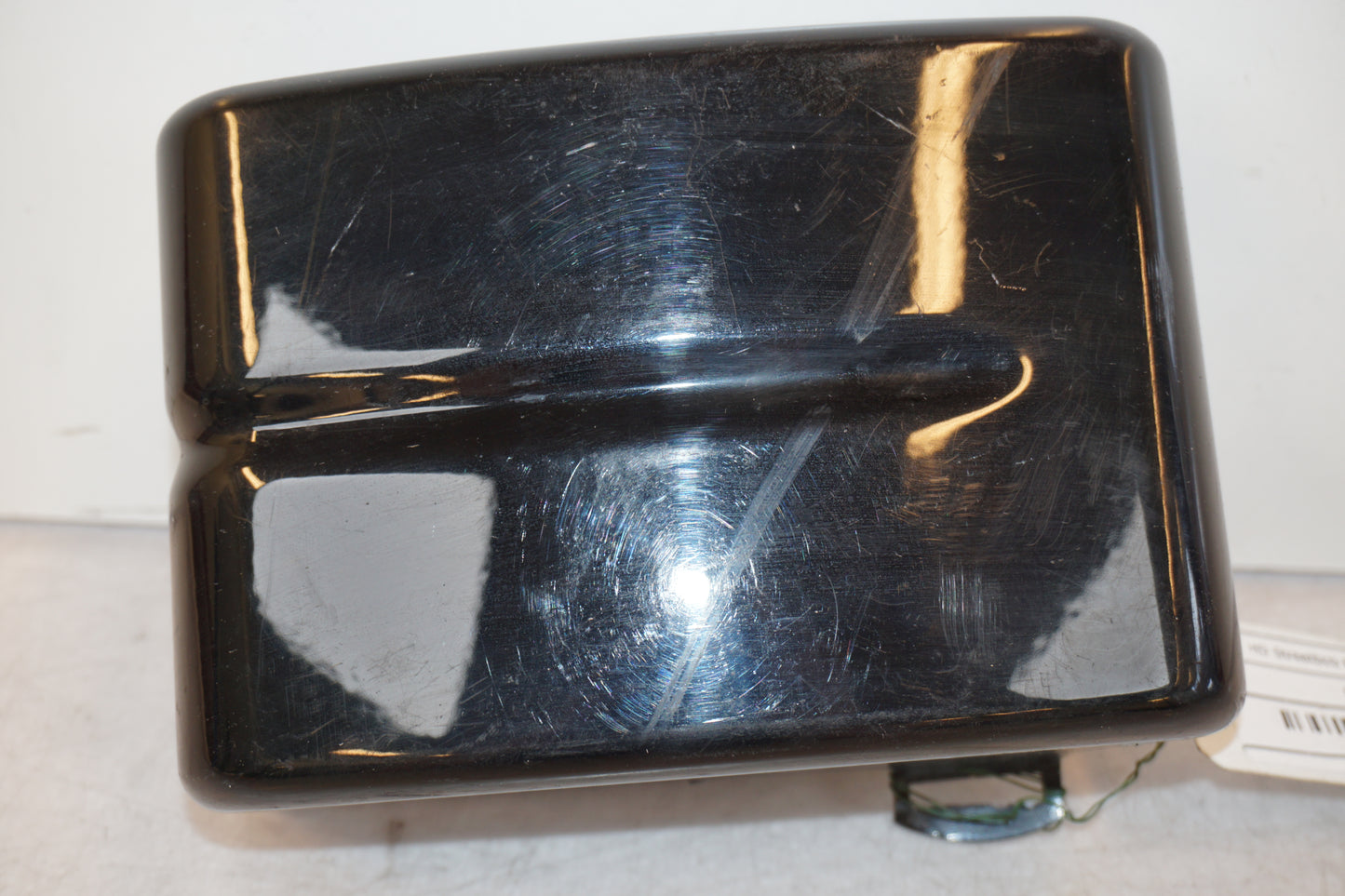 Framsidan på Sidopanel från en H-D Dyna Street Bob FXDB/I -2013 motorcykel.