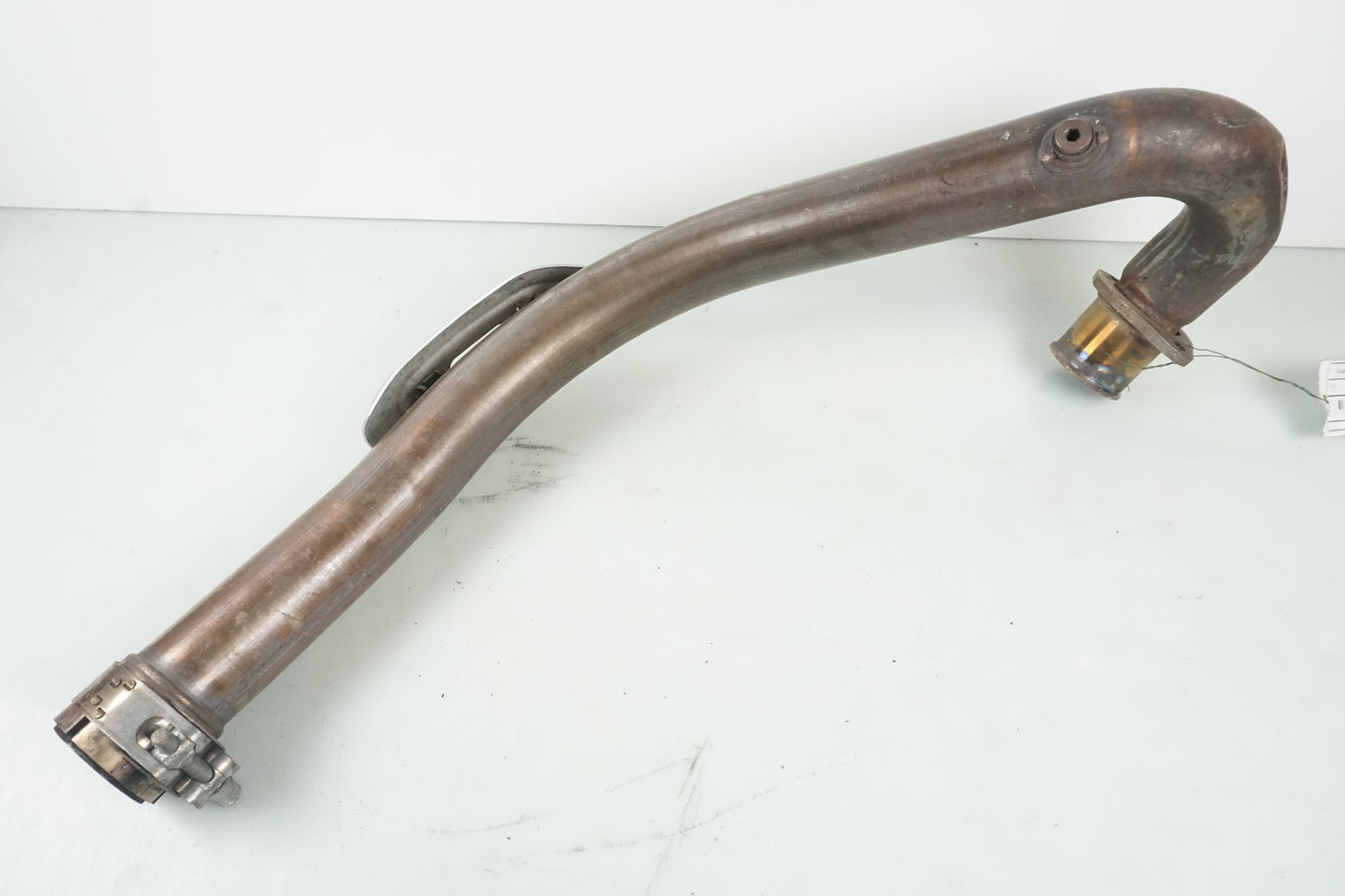 Snett uppifrån på Grenrör från en Ducati Monster 696 -2008 motorcykel.