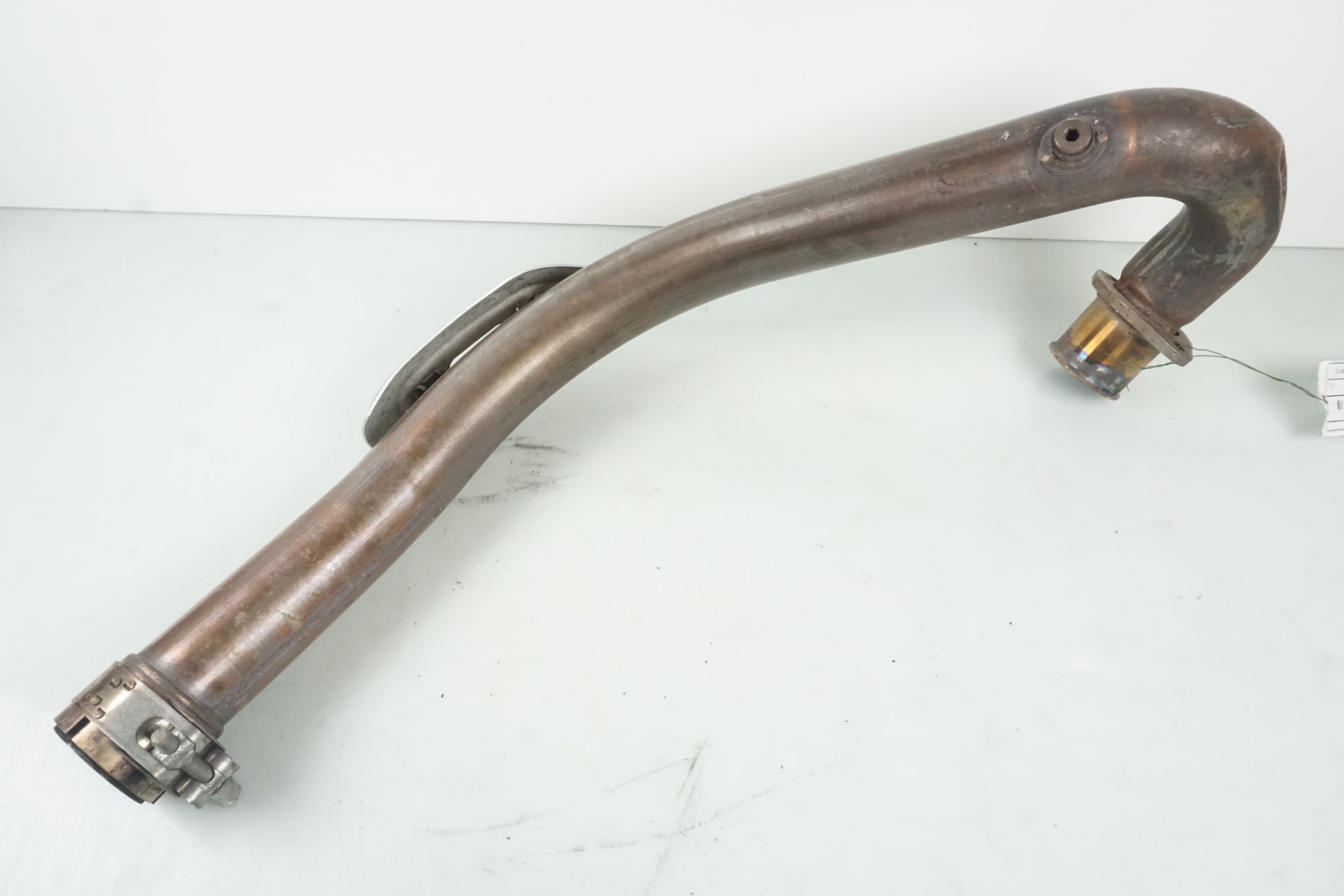 Snett uppifrån på Grenrör från en Ducati Monster 696 -2008 motorcykel.