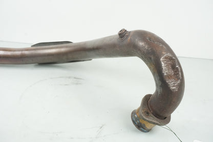 Snett nerifrån på Grenrör från en Ducati Monster 696 -2008 motorcykel.