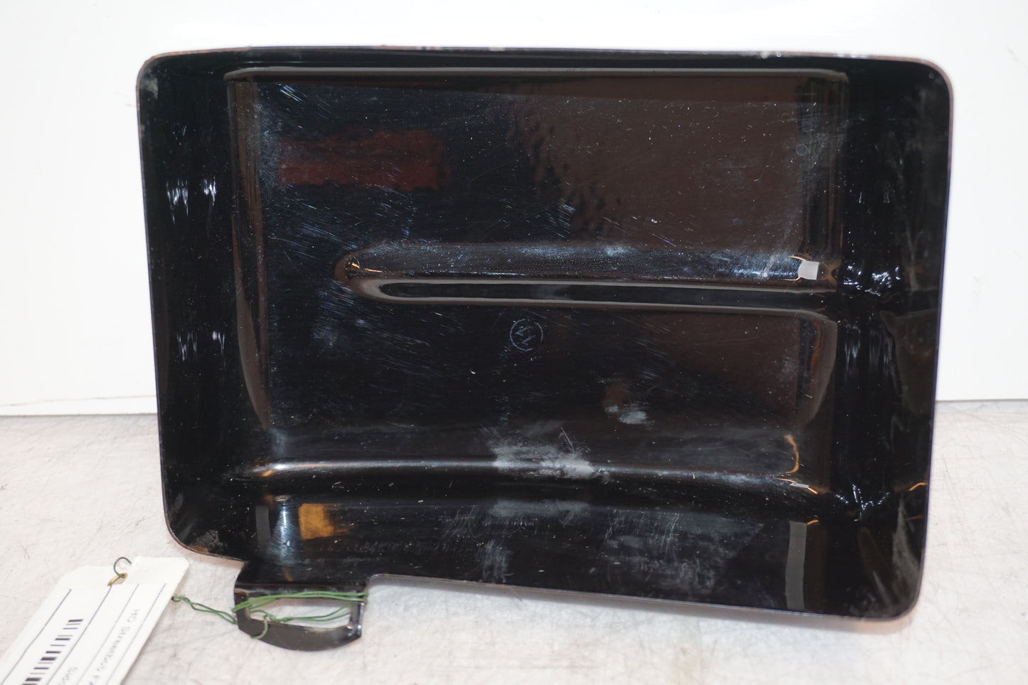 Snett nerifrån på Sidopanel från en H-D Dyna Street Bob FXDB/I -2013 motorcykel.