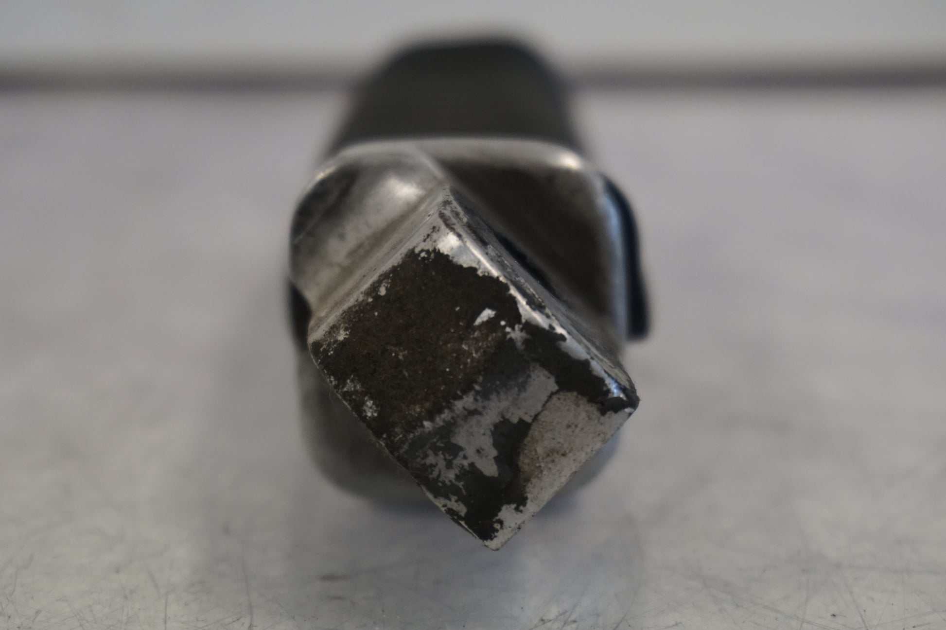 Snett nerifrån på Fotpinne från en Suzuki VZ 800 -2002 motorcykel.