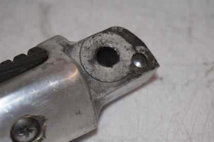 Extrabild1 på Fotpinne från en Suzuki VZ 800 -2002 motorcykel.