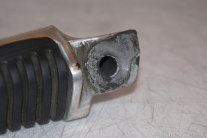 Extrabild2 på Fotpinne från en Suzuki VZ 800 -2002 motorcykel.