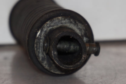 Vänster sida på Fotpinne från en Suzuki VL 800 -2004 motorcykel.