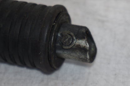 Snett nerifrån på Fotpinne från en Suzuki VL 800 -2004 motorcykel.