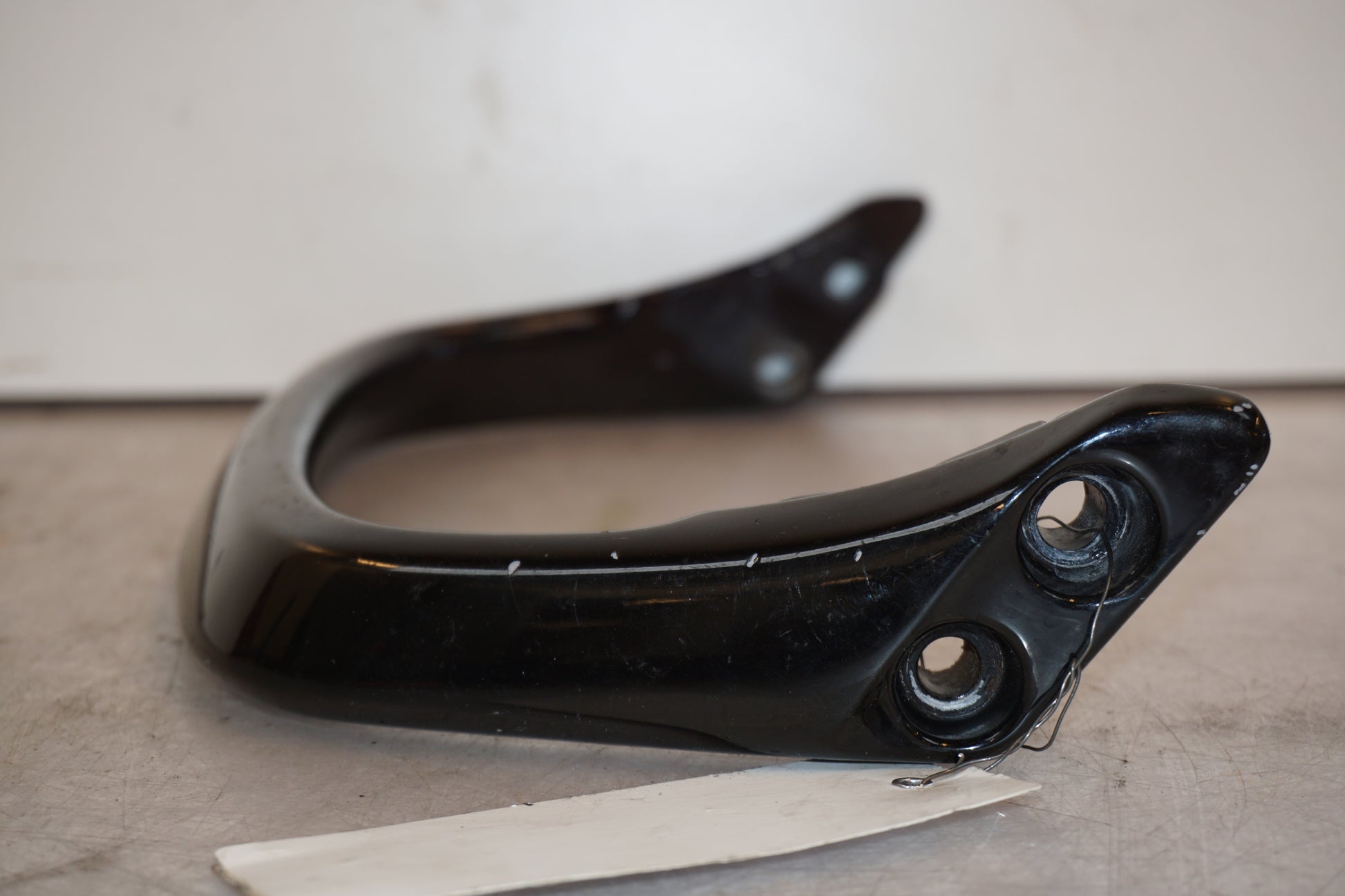 Extrabild1 på Passagerarhandtag från en Yamaha XJR 1300 -2000 motorcykel.