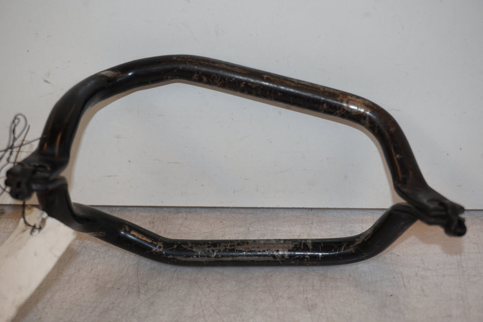 Framsidan på Passagerarhandtag från en Yamaha XV 400 -1983 motorcykel.