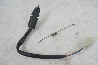 Contact de feu de frein