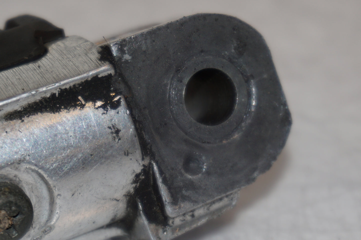 Extrabild1 på Fotpinne från en Suzuki RF 900 R -1998 motorcykel.