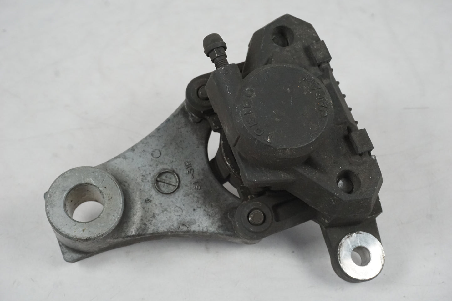 Framsidan på Bromsok från en Suzuki GSF 600 -2000 motorcykel.