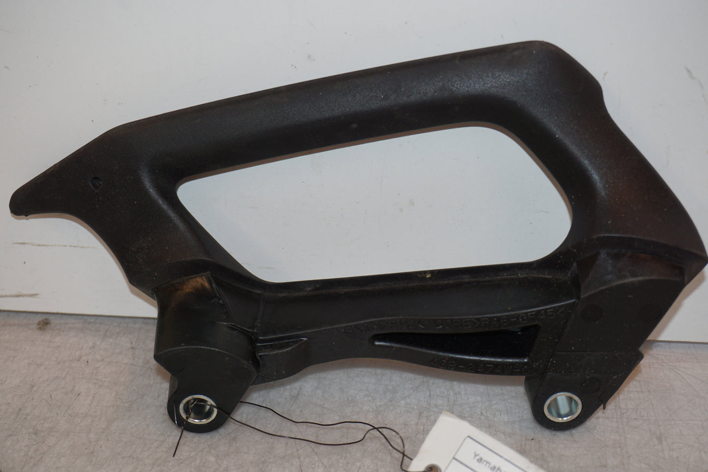 Framsidan på Passagerarhandtag från en Yamaha FZ-8 -2011 motorcykel.