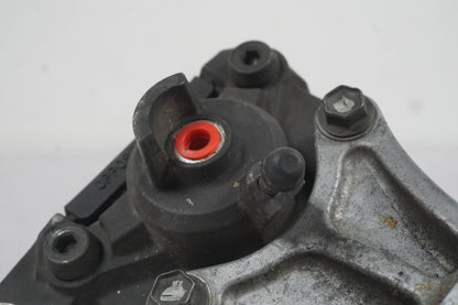 Snett uppifrån på Bromsok från en Suzuki GSF 600 -2000 motorcykel.