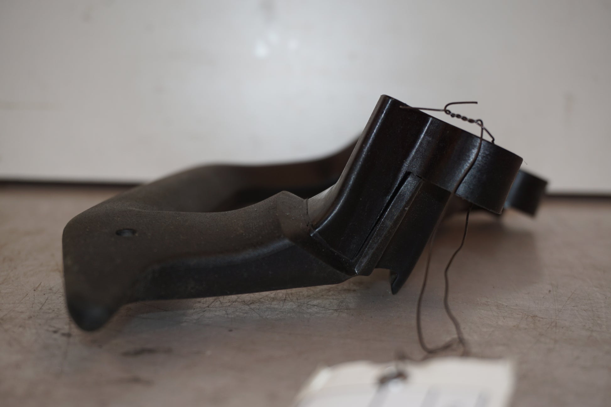 Höger sida på Passagerarhandtag från en Yamaha FZ-8 -2011 motorcykel.