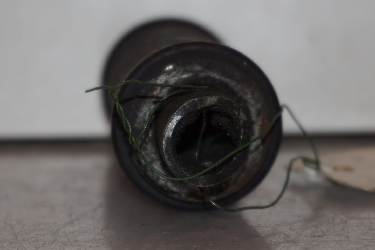 Vänster sida på Fotpinne från en Suzuki VL 800 -2004 motorcykel.