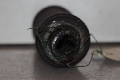 Vänster sida på Fotpinne från en Suzuki VL 800 -2004 motorcykel.