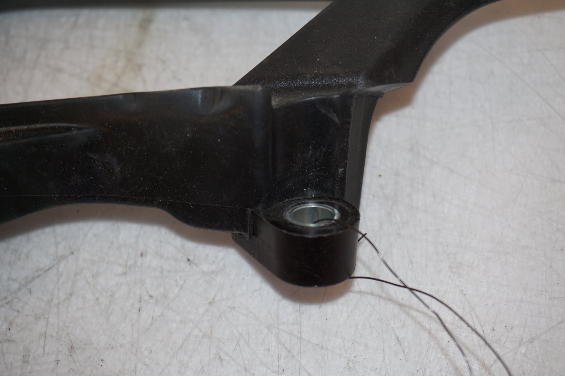 Extrabild1 på Passagerarhandtag från en Yamaha FZ-8 -2011 motorcykel.