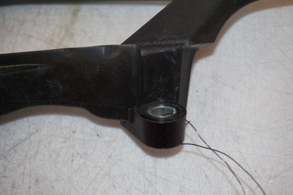 Extrabild1 på Passagerarhandtag från en Yamaha FZ-8 -2011 motorcykel.