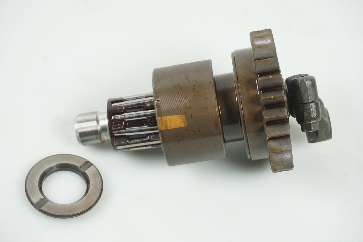 Vänster sida på Balansaxel från en Yamaha FJR 1300 -2005 motorcykel.