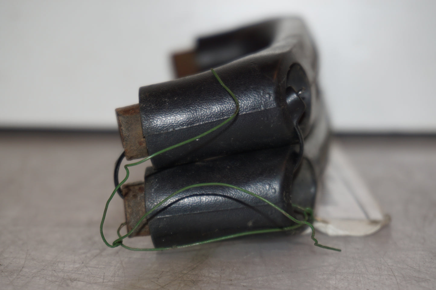 Baksidan på Passagerarhandtag från en Yamaha XT 600 -1990 motorcykel.