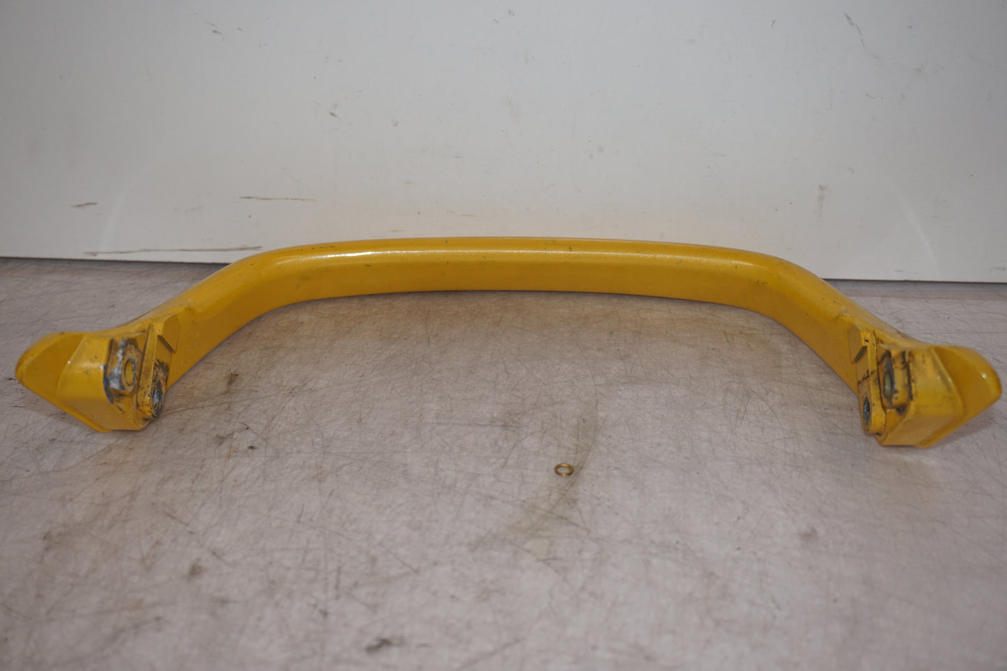 Höger sida på Passagerarhandtag från en Yamaha XJR 1300 -2001 motorcykel.