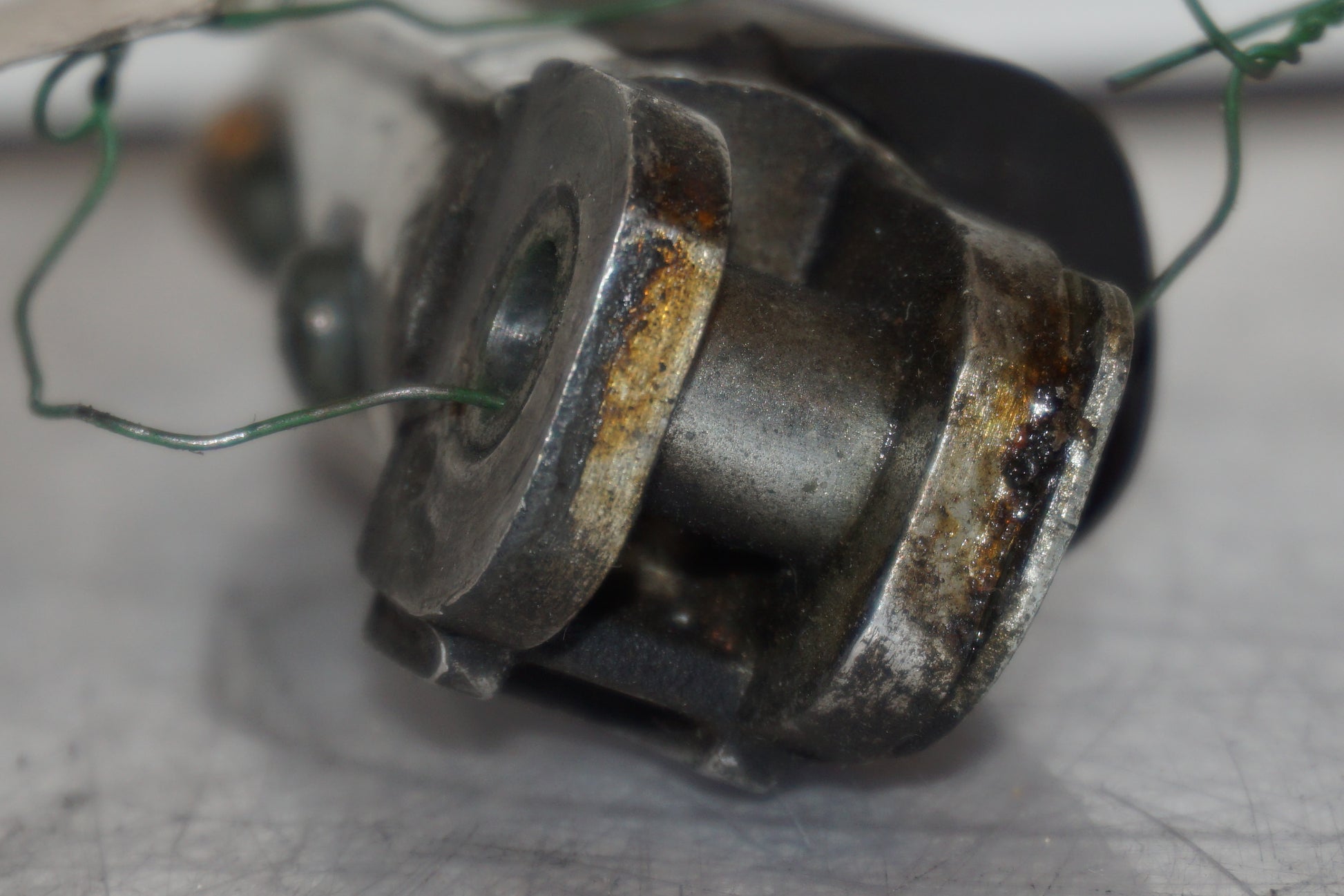 Snett uppifrån på Fotpinne från en Suzuki RF 900 R -1998 motorcykel.