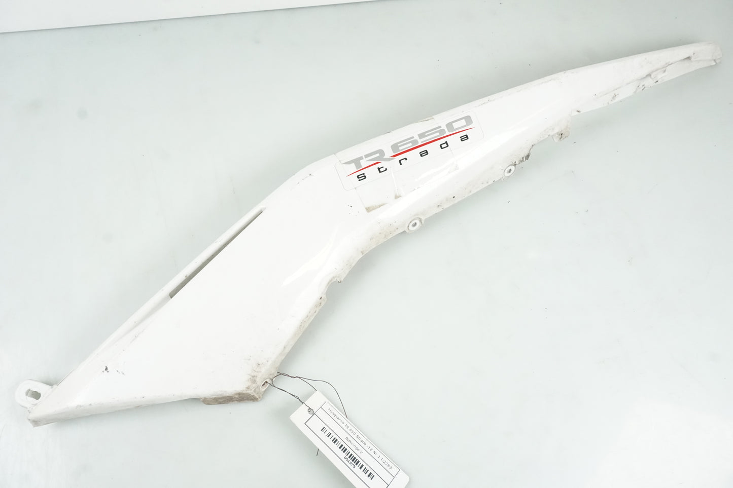 Framsidan på Bakvinge från en Husqvarna TR 650 Strada -2012 motorcykel.