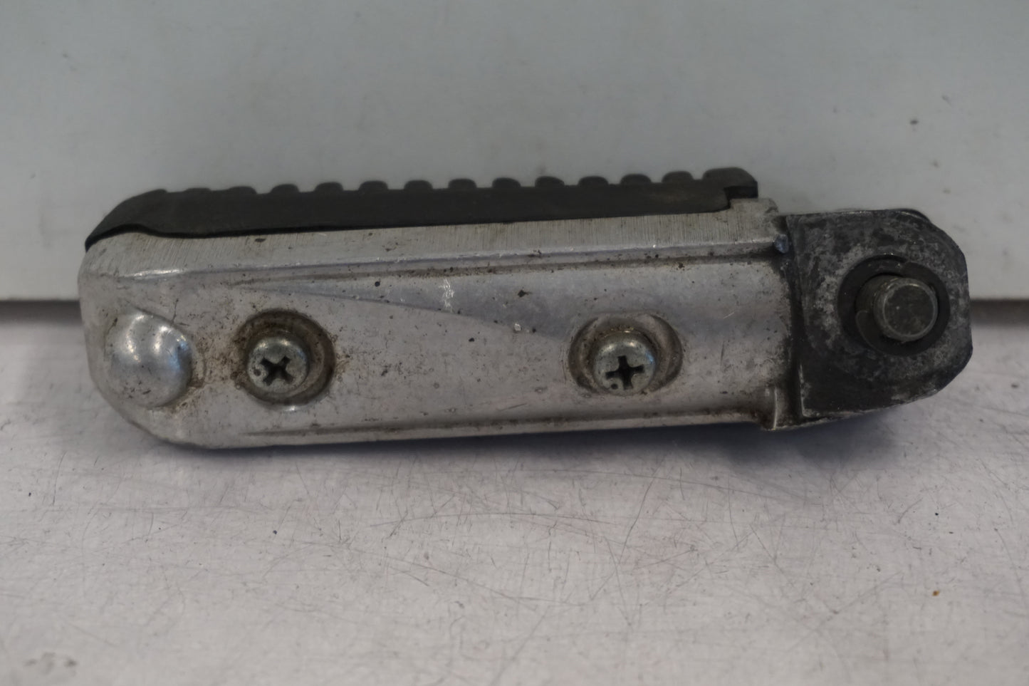 Höger sida på Fotpinne från en Suzuki GSX-R 1100 -1989 motorcykel.