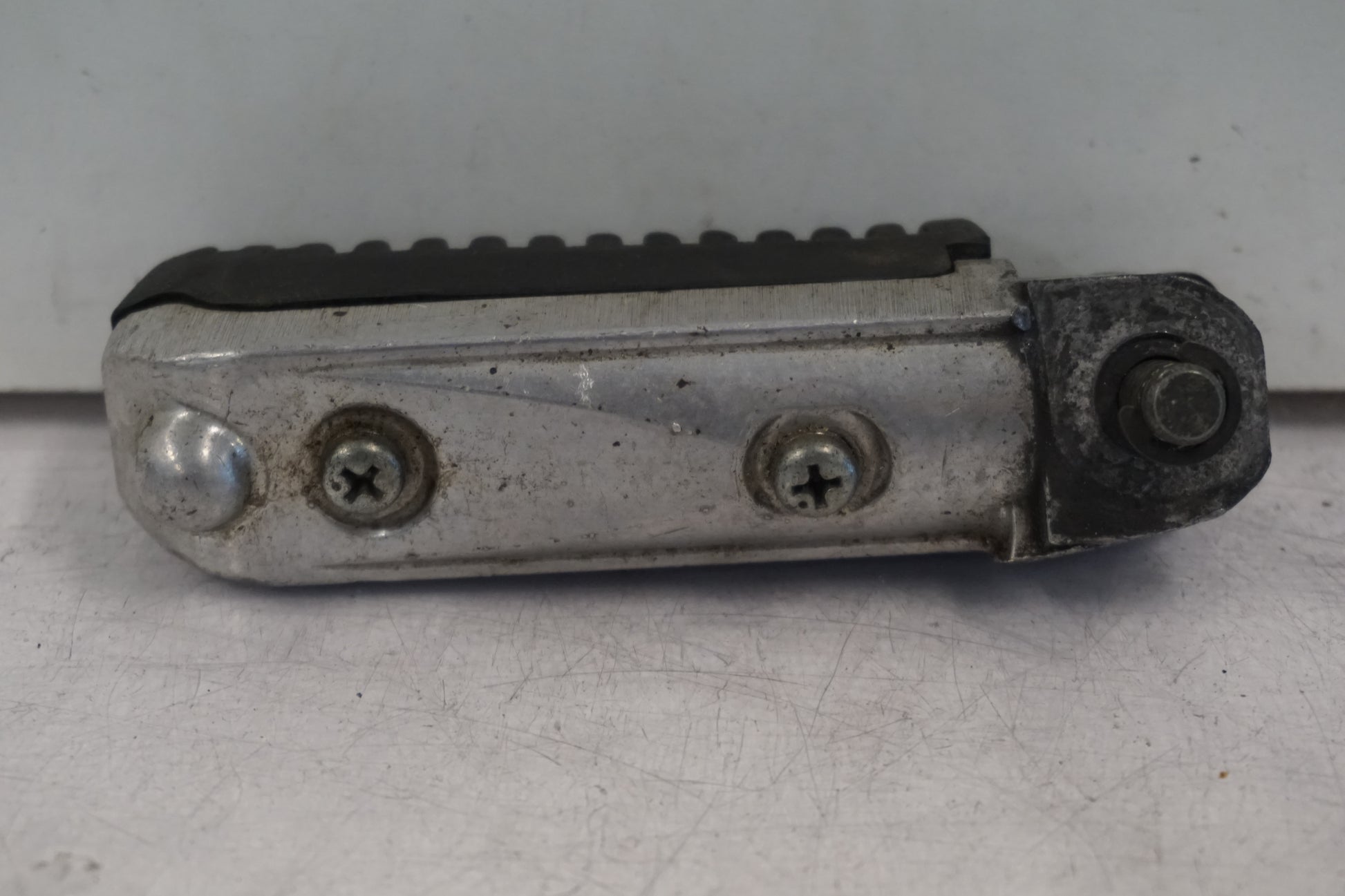 Höger sida på Fotpinne från en Suzuki GSX-R 1100 -1989 motorcykel.