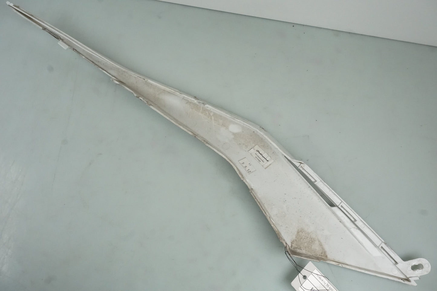 Snett uppifrån på Bakvinge från en Husqvarna TR 650 Strada -2012 motorcykel.