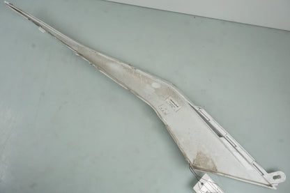 Snett uppifrån på Bakvinge från en Husqvarna TR 650 Strada -2012 motorcykel.