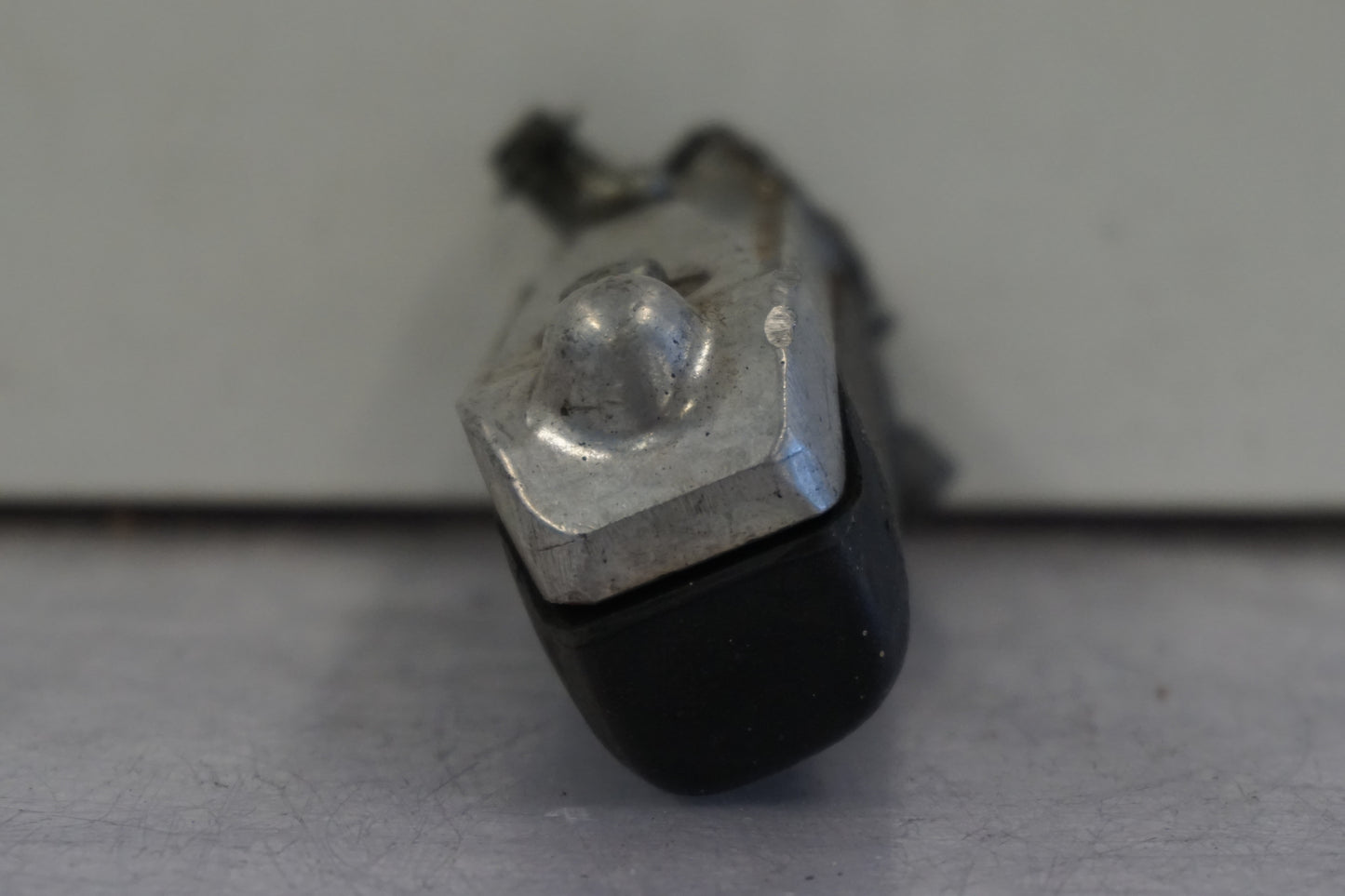 Snett uppifrån på Fotpinne från en Suzuki GSX-R 1100 -1989 motorcykel.