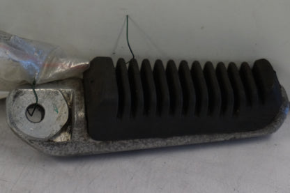 Framsidan på Fotpinne från en Suzuki GSX 1400 -2003 motorcykel.