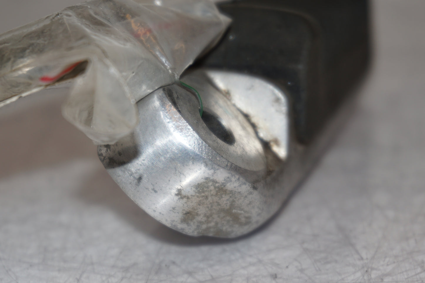 Snett uppifrån på Fotpinne från en Suzuki GSX 1400 -2003 motorcykel.