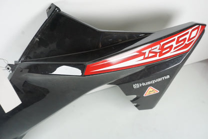 Extrabild1 på Sidkåpa från en Husqvarna TR 650 Strada -2012 motorcykel.