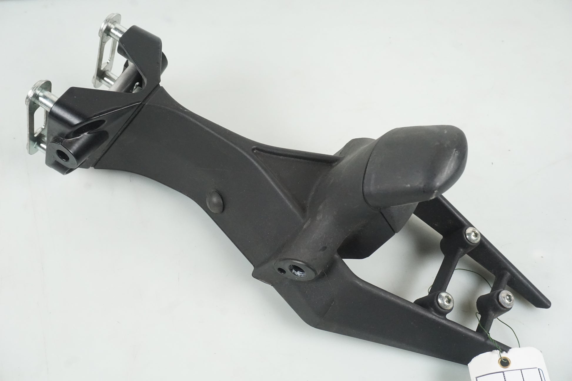 Framsidan på Skylthållare från en Ducati 848 EVO -2012 motorcykel.