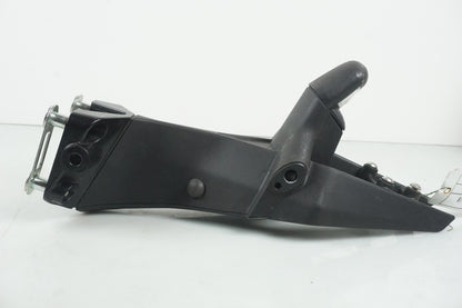 Baksidan på Skylthållare från en Ducati 848 EVO -2012 motorcykel.