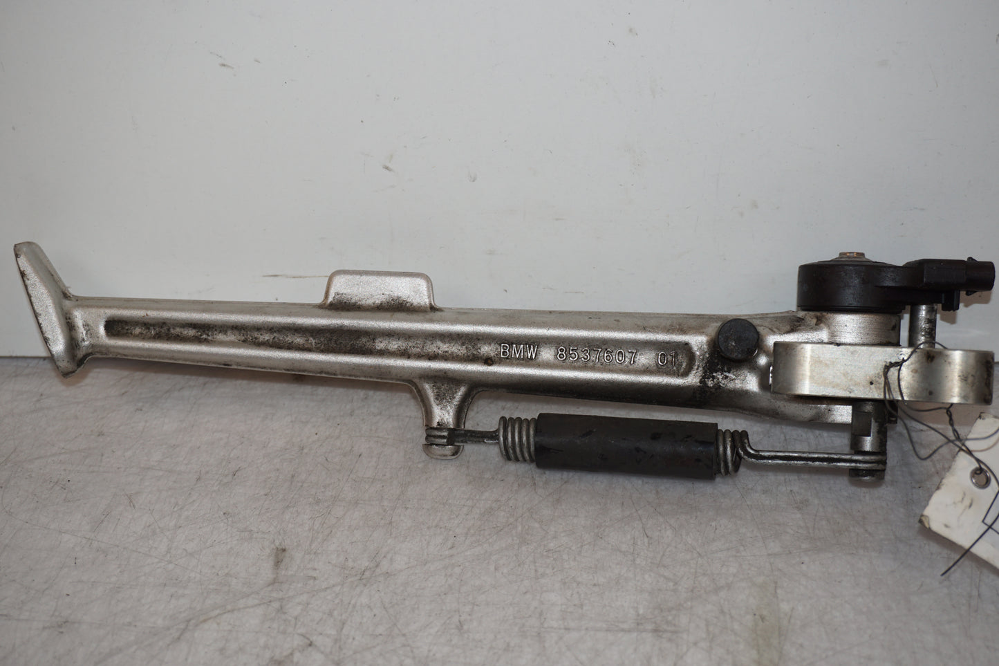 Framsidan på Sidostöd från en BMW S 1000 R -2015 motorcykel.