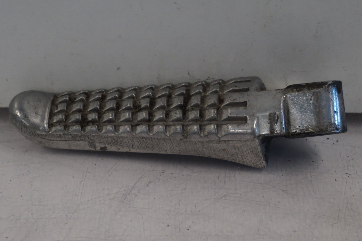 Framsidan på Fotpinne från en Suzuki TL 1000 S -1997 motorcykel.