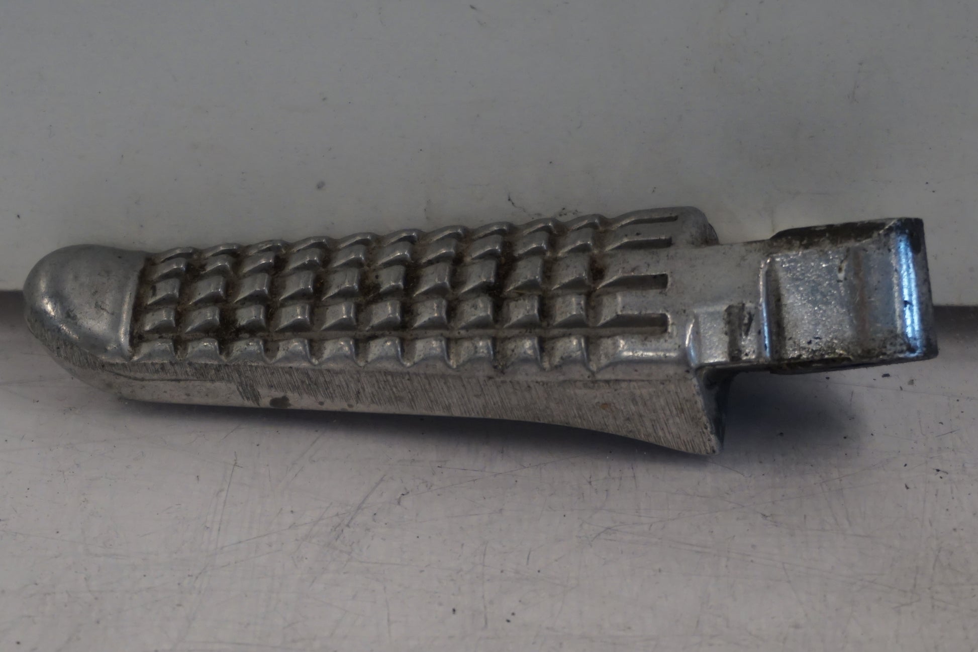 Framsidan på Fotpinne från en Suzuki TL 1000 S -1997 motorcykel.