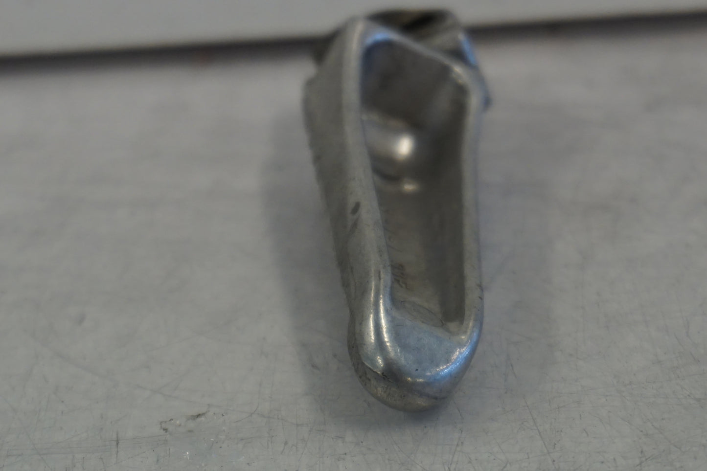 Höger sida på Fotpinne från en Suzuki TL 1000 S -1997 motorcykel.